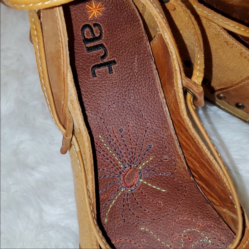 THE ART COMPANY WEDGE SANDALS